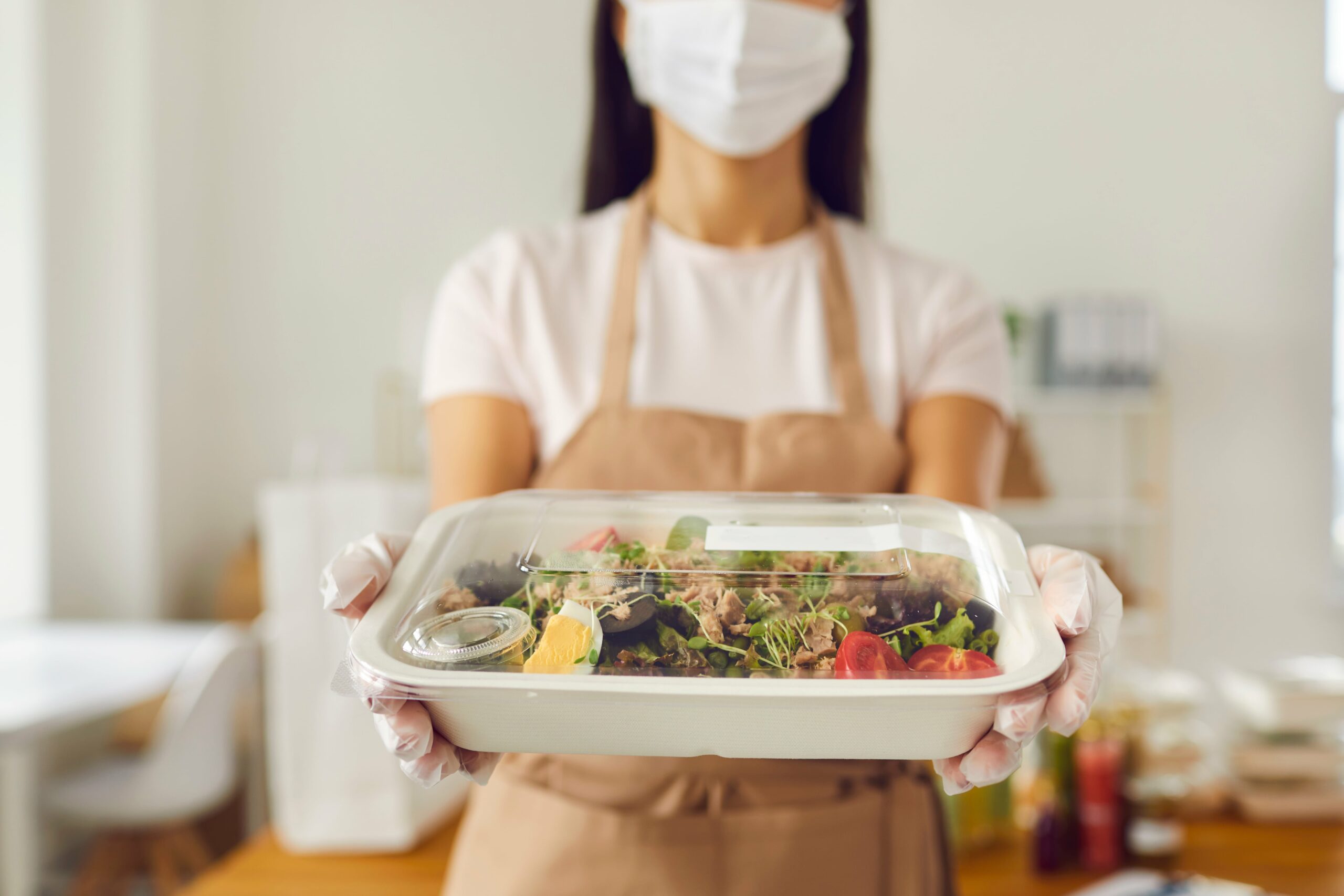 FIVE QUESTIONS TO ASK BEFORE BOOKING A CATERING SERVICE packed lunch catering