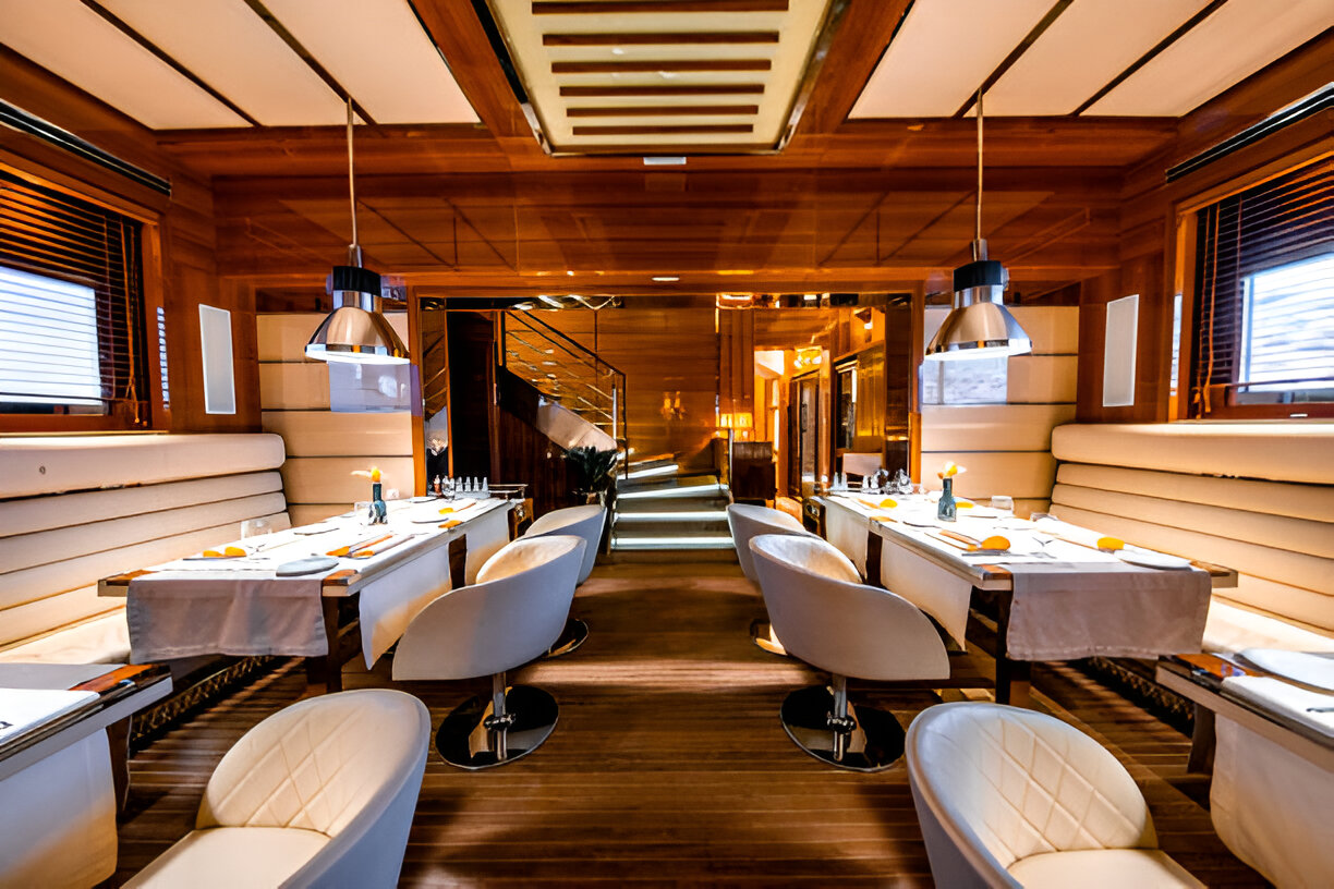 Planning Yacht Party Catering in Dubai? Here’s What You Need