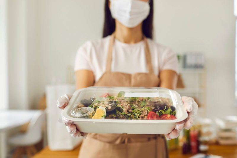 FIVE QUESTIONS TO ASK BEFORE BOOKING A CATERING SERVICE packed lunch catering
